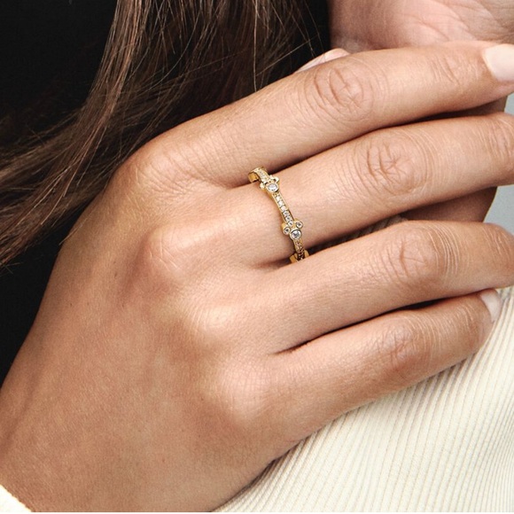 NWOT Disney Mickey Mouse & Minnie Mouse Sparkling Eternity Ring Size US 6, 7 & 8 - Picture 4 of 11